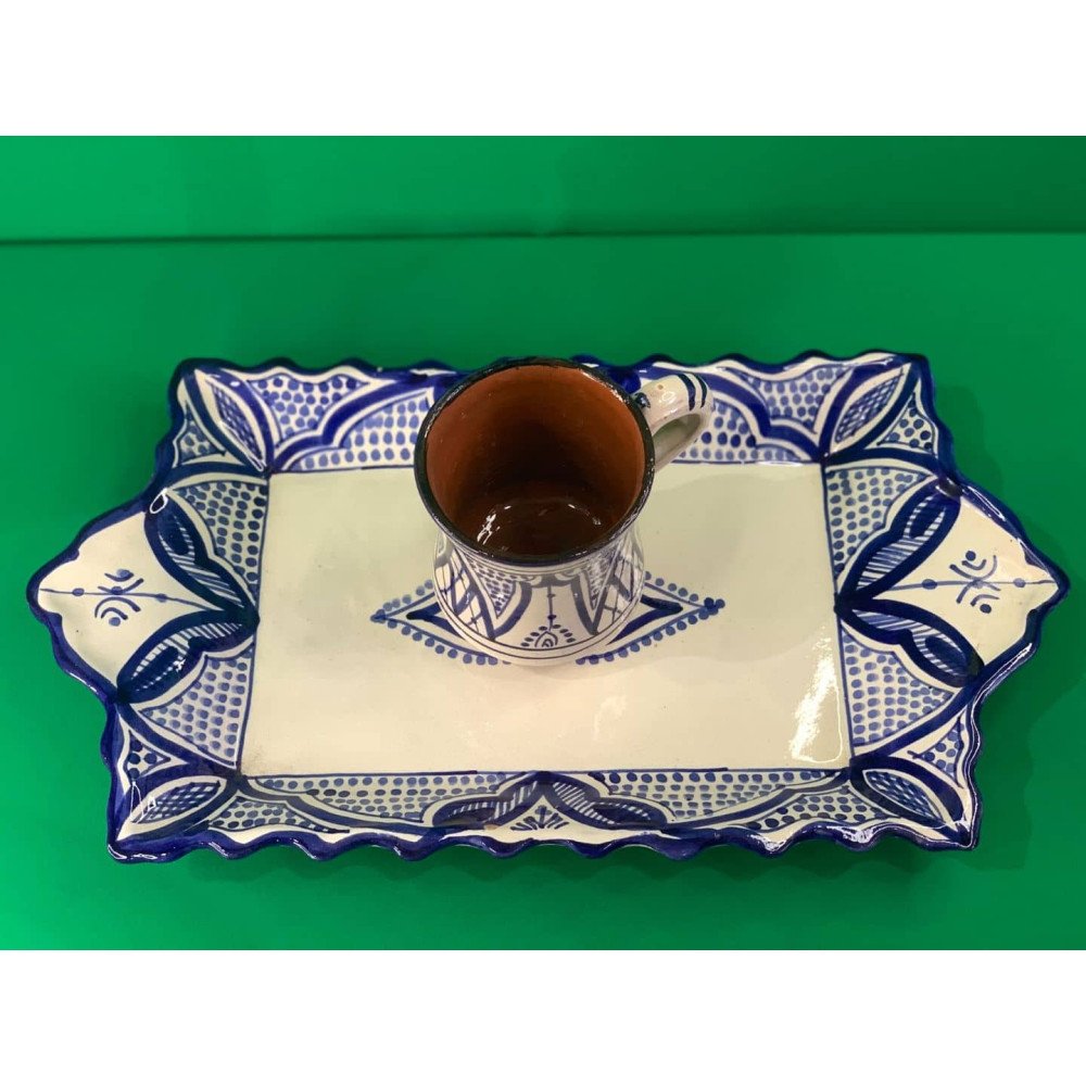 Plateaux et verres en céramique